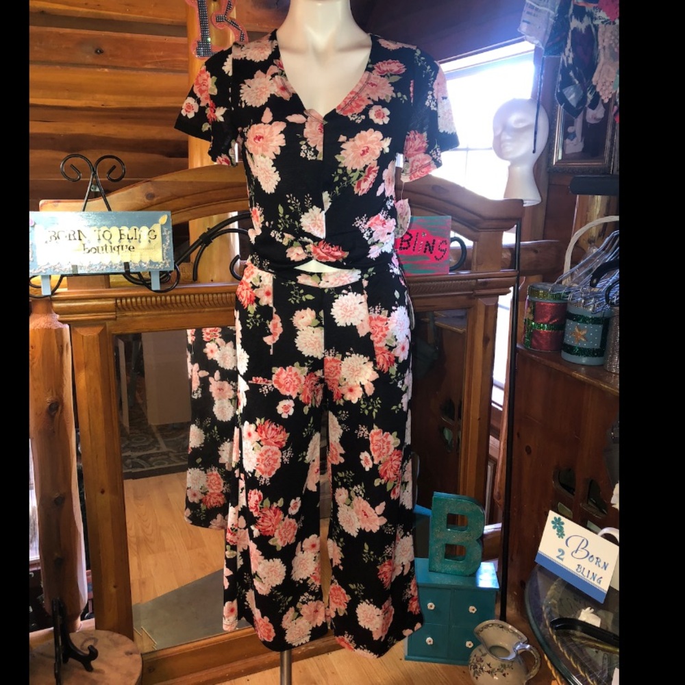 LOVE & JOY Super cute top & gaucho pants set